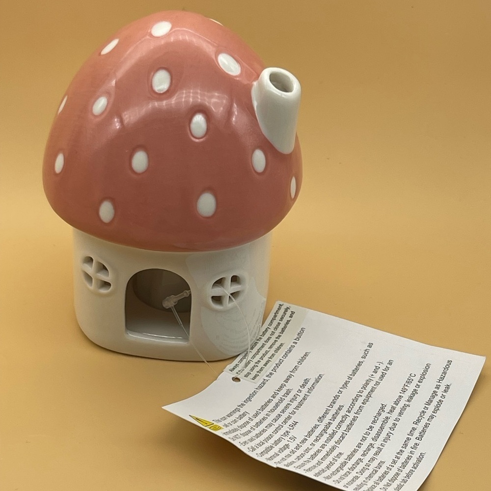 Illuminated Ceramic Mushroom House, NWT - Picture 13 of 14